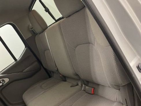 Used 2018 Nissan Frontier SV AWD/4WD image 24