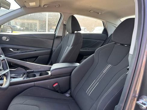 Used 2025 Hyundai Elantra Blue image 25