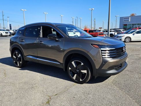 New 2026 Nissan Kicks SR FWD image 16