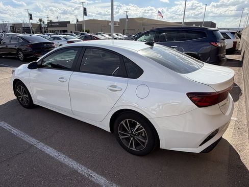 Used 2024 Kia Forte LXS FWD image 7