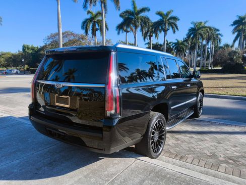 Used 2019 Cadillac Escalade ESV Luxury image 15