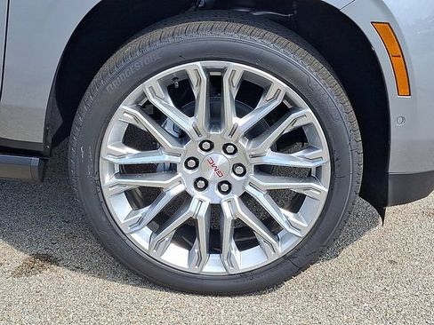 New 2026 GMC Yukon Denali w/ Denali Reserve Package AWD/4WD image 9