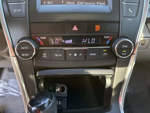 Used 2016 Toyota Camry LE image 34
