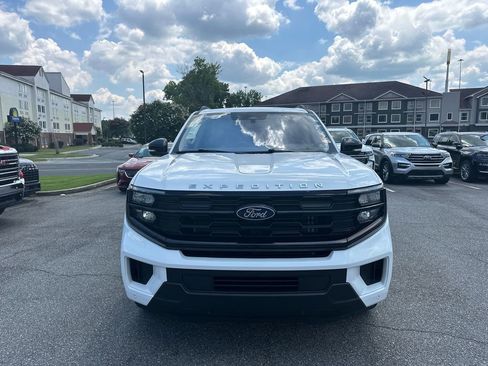 Used 2025 Ford Expedition Active AWD/4WD image 2