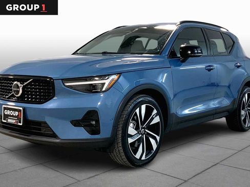 Used 2023 Volvo XC40 B5 Ultimate w/ Protection Package Premier image 1