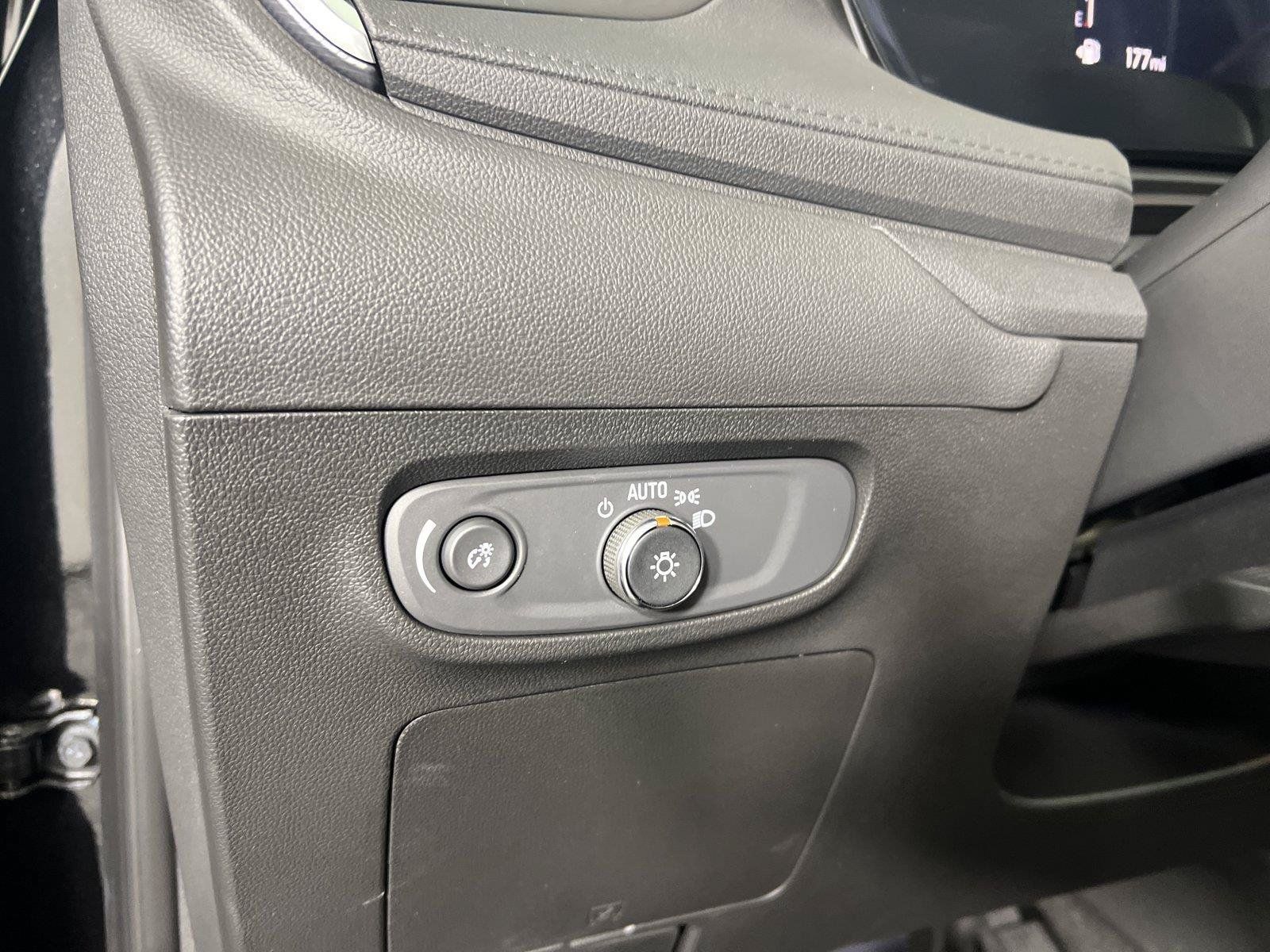 Certified 2024 Buick Encore GX Avenir FWD image 11