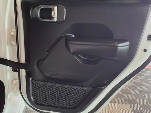 Used 2018 Jeep Wrangler Unlimited Sport S AWD/4WD image 9