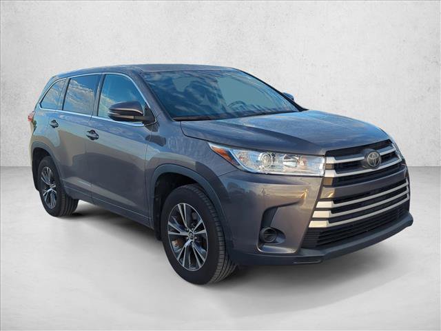 Used 2017 Toyota Highlander LE AWD/4WD image 3