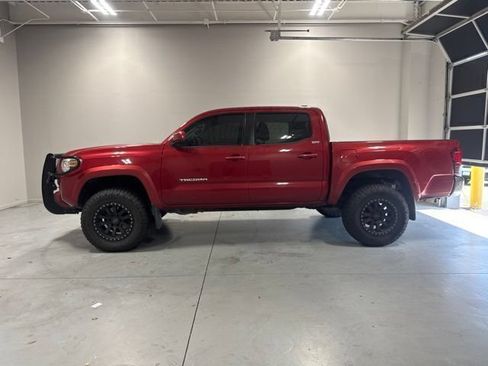 Used 2019 Toyota Tacoma SR5 RWD image 10
