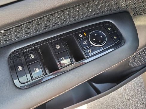 Used 2023 Nissan Ariya FWD image 15