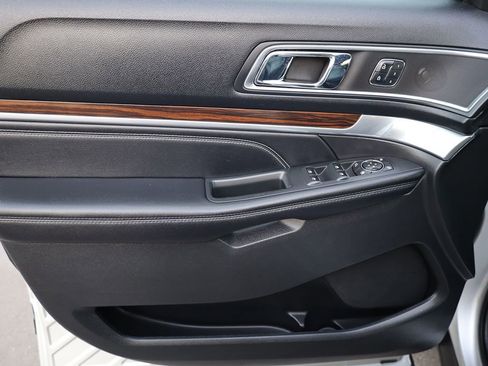 Used 2016 Ford Explorer Limited image 9