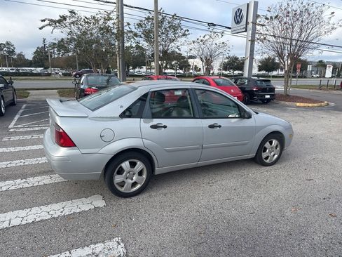 Used 2005 Ford Focus ZX4 Sedan image 7