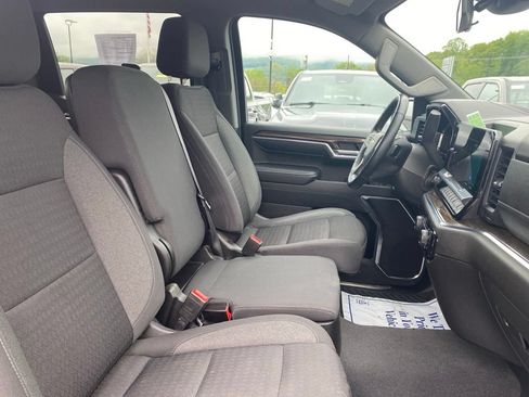 Used 2023 Chevrolet Silverado 1500 LT AWD/4WD image 9