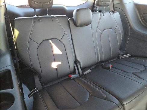 New 2026 Chrysler Pacifica Select image 11