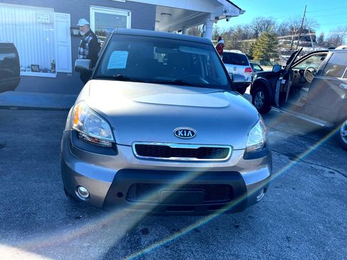 Used 2011 Kia Soul + w/ Audio Pkg image 3
