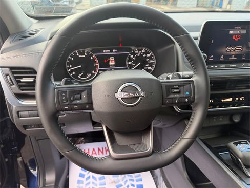 Used 2025 Nissan Rogue SV image 15