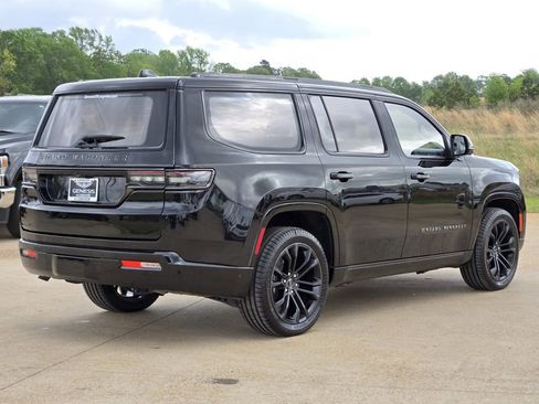 Used 2022 Jeep Grand Wagoneer Series II AWD/4WD image 6