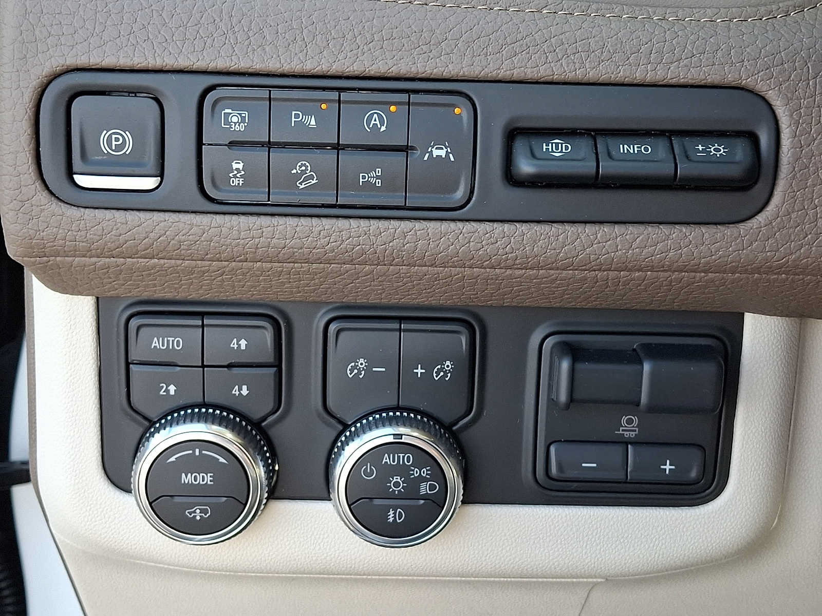 Used 2024 GMC Yukon Denali w/ Denali Reserve Package AWD/4WD image 25