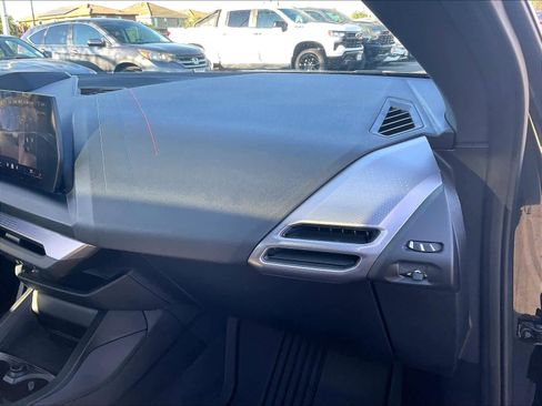 Used 2025 BMW M235i xDrive M235 xDrive w/ Premium Package image 18