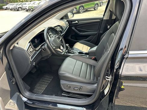 Used 2024 Volkswagen Jetta SE FWD image 12
