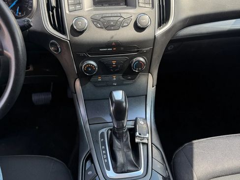 Used 2018 Ford Edge SE FWD image 14