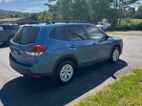 Used 2023 Subaru Forester AWD/4WD image 5