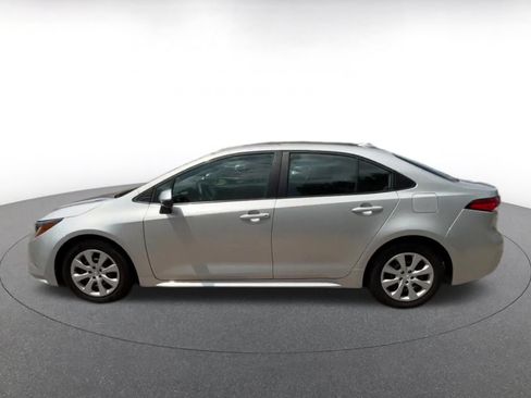 Used 2025 Toyota Corolla LE FWD image 9