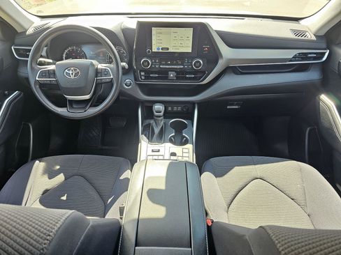 Used 2023 Toyota Highlander L image 15