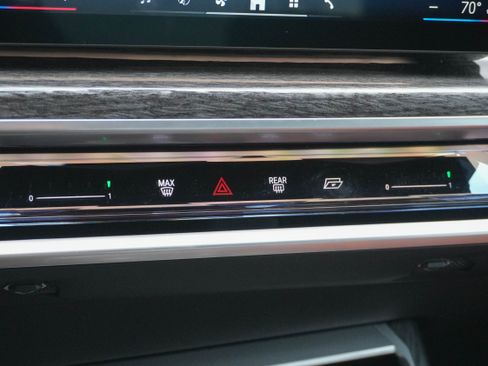 Certified 2023 BMW 760i xDrive w/ Luxury Rear Seating Package image 23