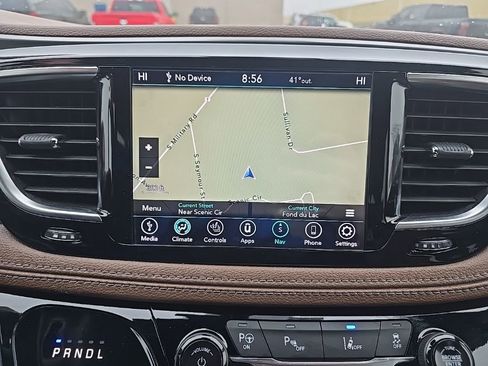 Used 2020 Chrysler Pacifica Limited w/ Advanced Safetytec Group FWD image 20