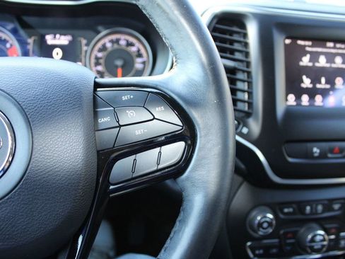 Used 2019 Jeep Cherokee Latitude Plus image 36