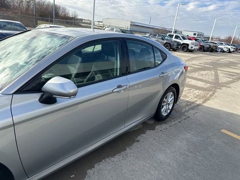 Used 2025 Toyota Camry LE image 4