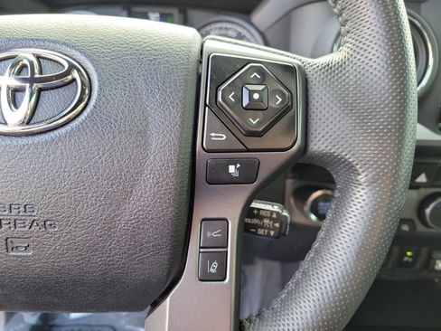 Used 2022 Toyota Tacoma TRD Sport w/ Technology Package RWD image 11