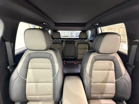 New 2026 Chevrolet Equinox LT w/ Convenience Package II AWD/4WD image 30