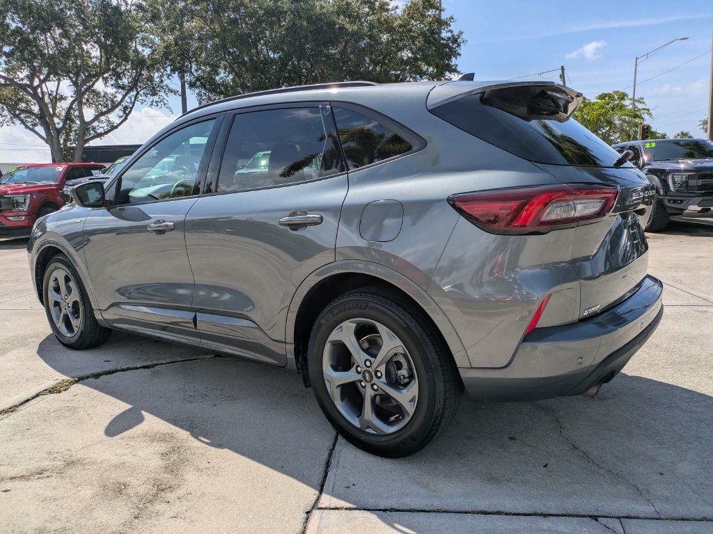 Used 2023 Ford Escape ST-Line w/ Tech Pack #1 FWD image 5