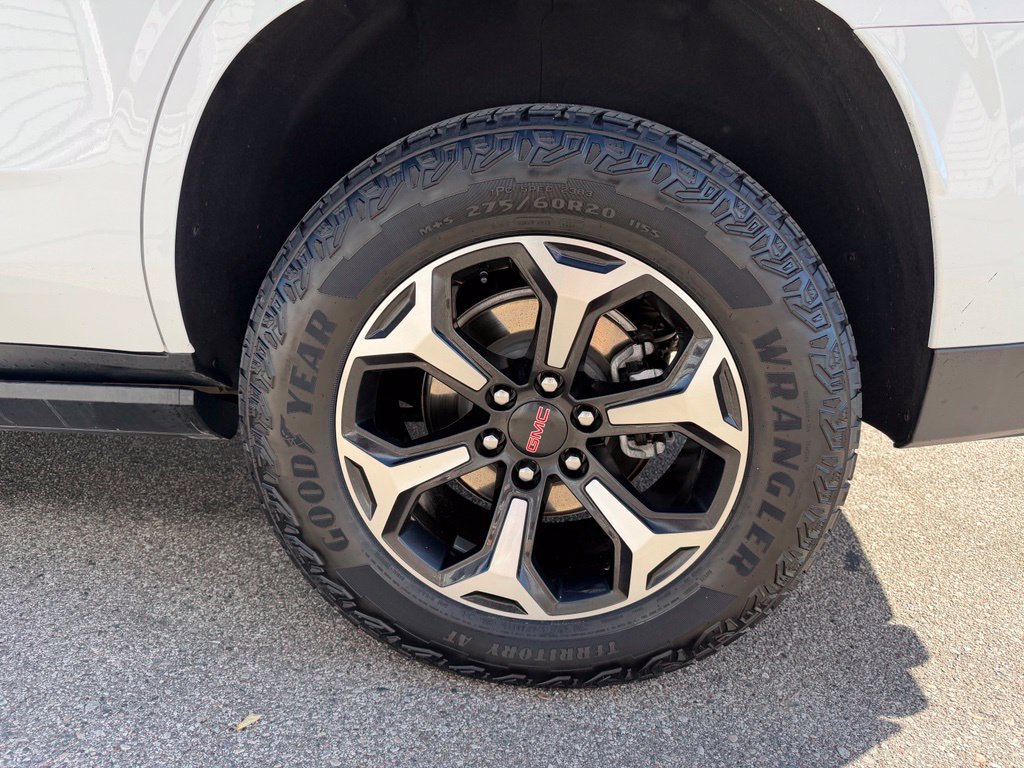 Used 2025 GMC Yukon AT4 w/ AT4 Premium Package AWD/4WD image 12