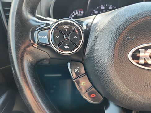 Used 2017 Kia Soul + FWD image 28