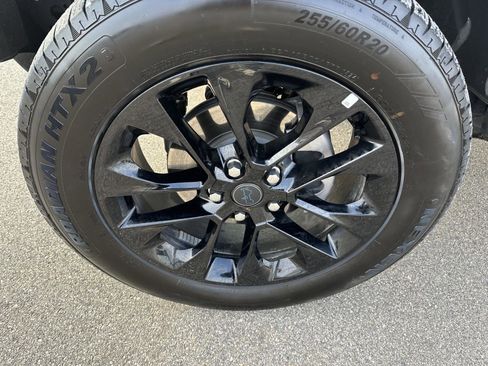 Used 2025 Jeep Wrangler Sahara image 12