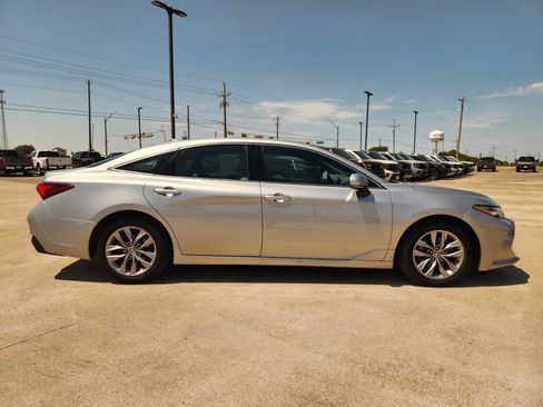 Used 2022 Toyota Avalon XLE FWD image 7