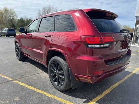 Used 2021 Jeep Grand Cherokee Altitude AWD/4WD image 3