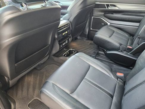 Certified 2024 Jeep Wagoneer Series II AWD/4WD image 28