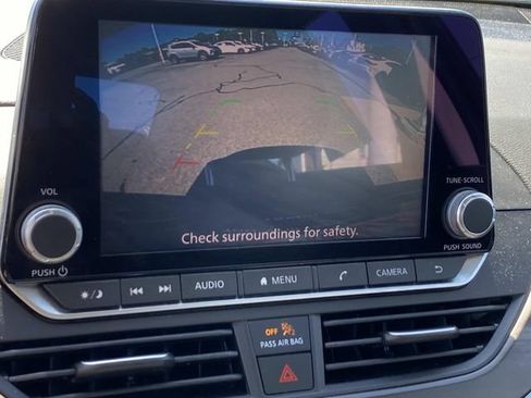Used 2024 Nissan Altima 2.5 SV FWD image 11