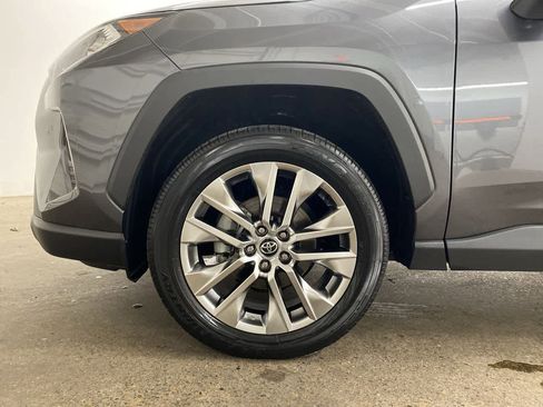 Used 2021 Toyota RAV4 XLE Premium image 12