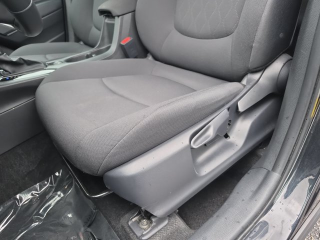 Used 2025 Toyota Corolla Cross LE FWD image 14