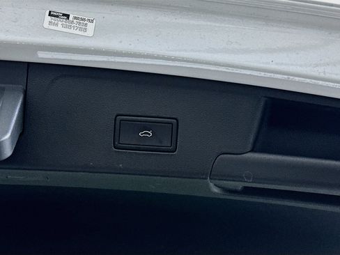 Used 2023 Volkswagen Atlas Cross Sport SE w/ Panoramic Sunroof Package FWD image 31