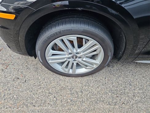 Used 2018 Audi Q5 2.0T Premium Plus w/ Premium Plus Package image 3