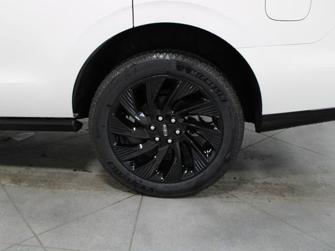 New 2026 Lincoln Navigator Reserve w/ Jet Appearance Package image 17