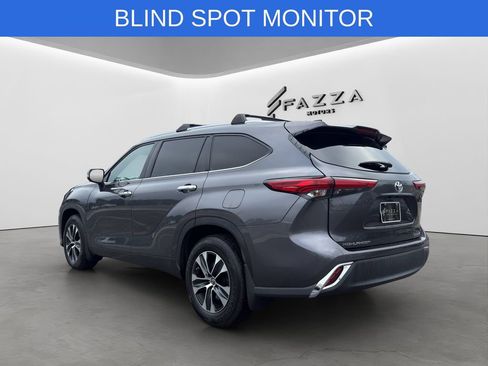 Used 2021 Toyota Highlander XLE AWD/4WD image 9