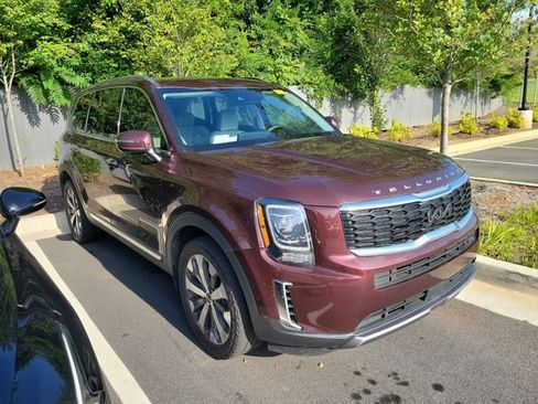 Used 2022 Kia Telluride S FWD image 3