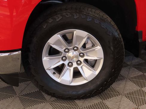 Used 2025 Chevrolet Silverado 1500 LT w/ LPO, Dark Essentials Package image 6